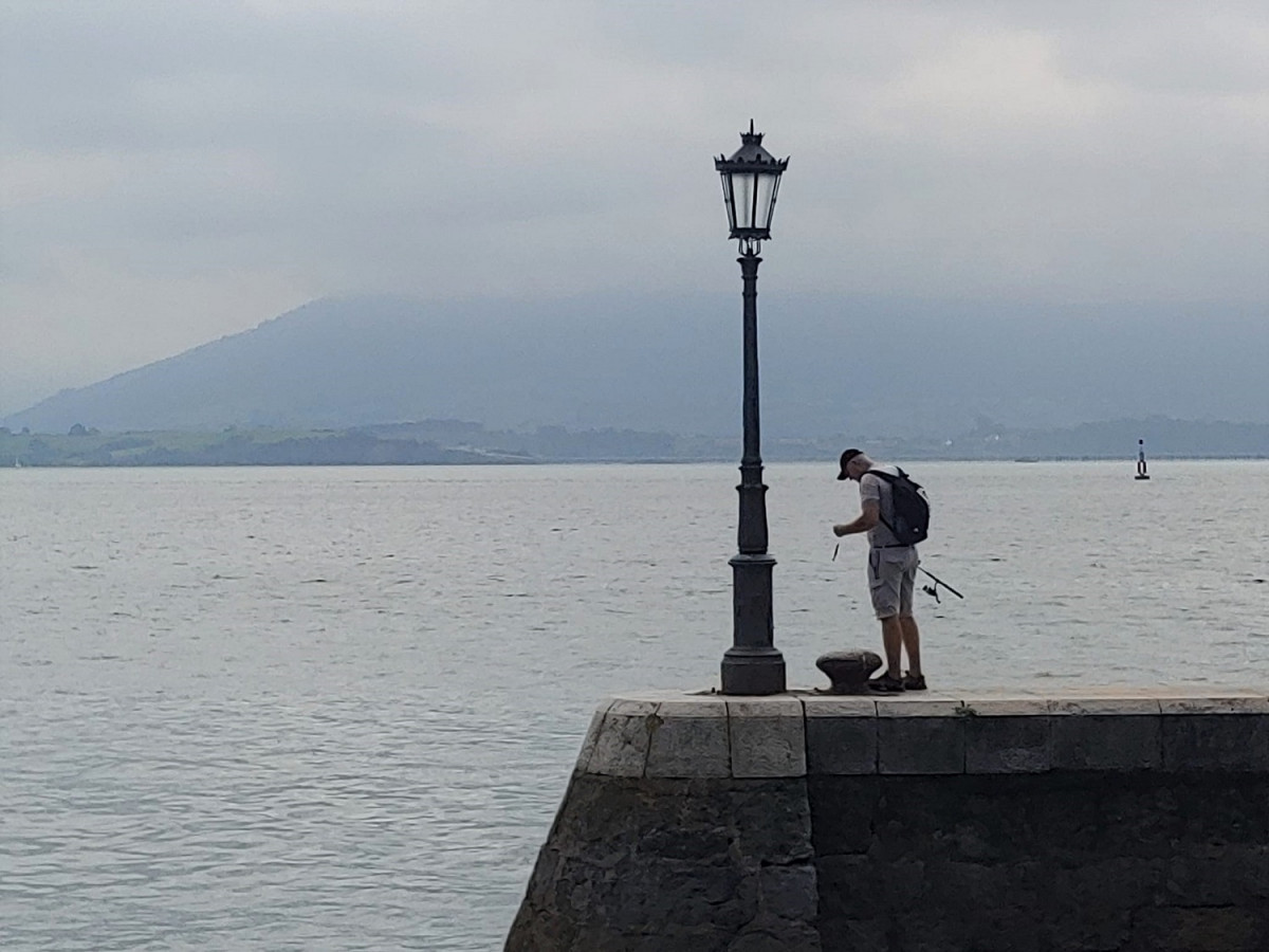 Santander, pescador en el espigu00f3n