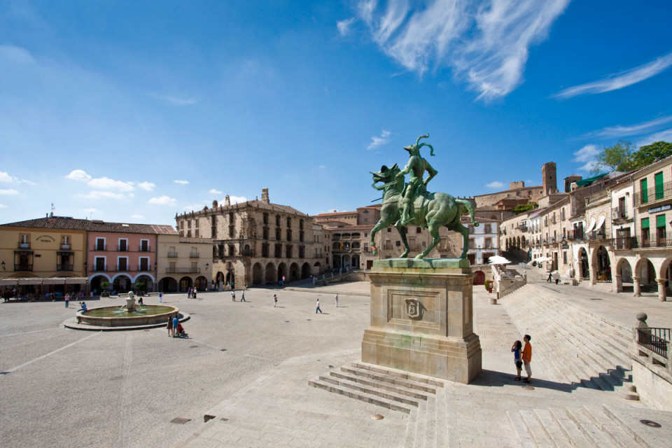 Trujillo una de las plazas de pueblo mas bonitas de espana