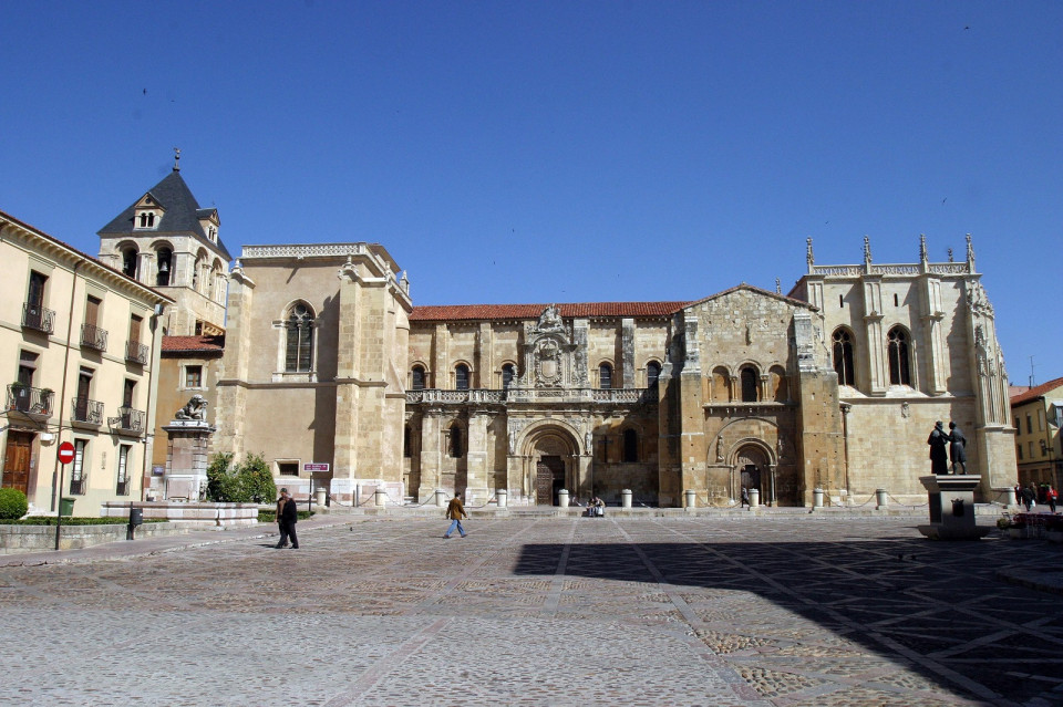 BASILICA DE SAN ISIDORO EXTERIOR