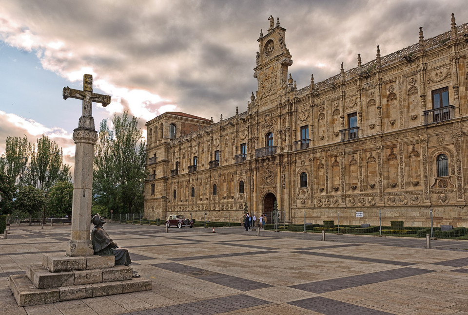 León SAN MARCOS. Peregrino.