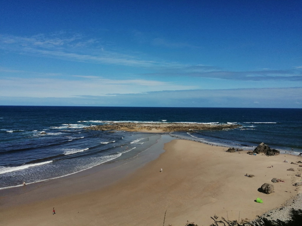 Playa de Amiu00f3, en Pechu00f3n, Cantabria