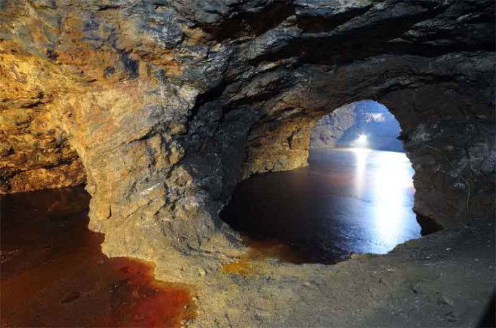 Lago interior en la Mina Agrupa Vicenta [La Union Mineria]