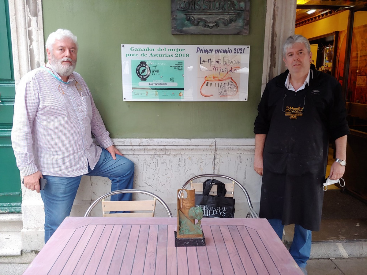 Los hermanos Juan y Josu00e9 Diaz Permuy del Restaurante La Consitorial, de Mieres del Camino, Asturias