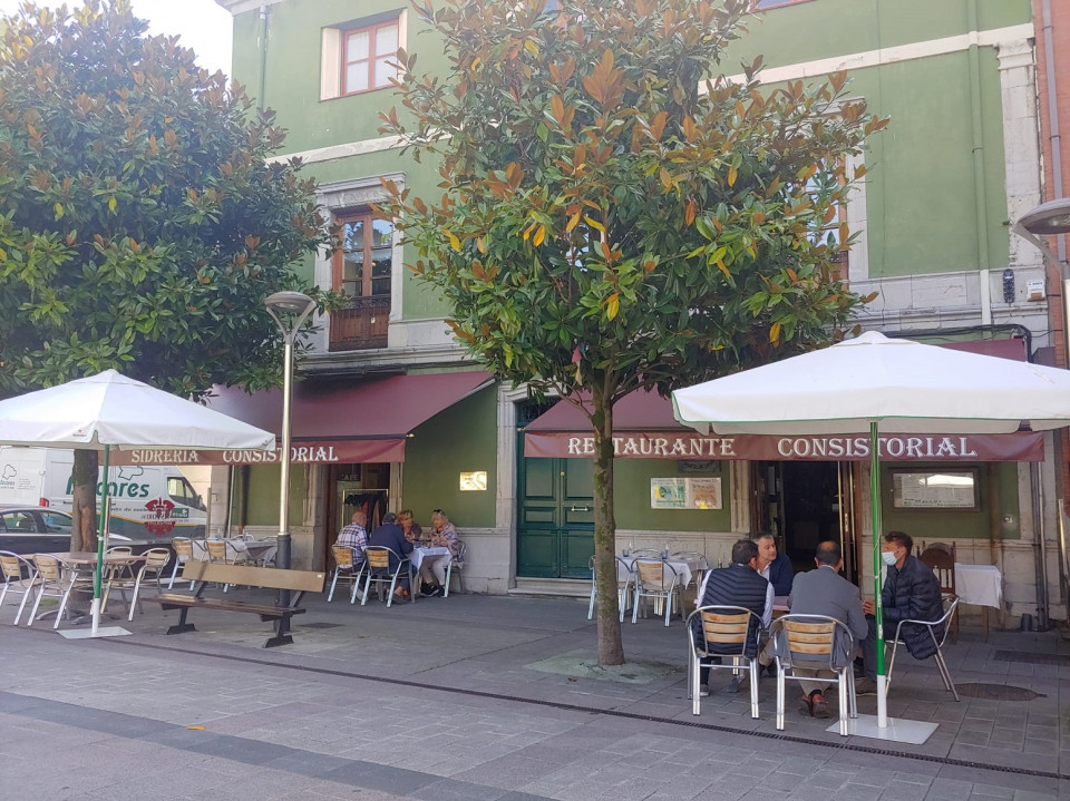 Fachada del Restaurante La Consitorial de Mieres