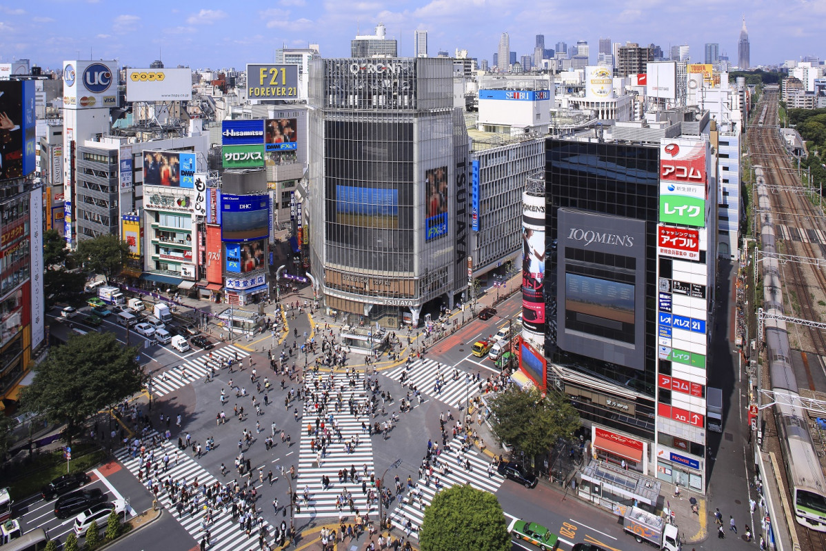 Tokyo, cruce de Shibuya que se encuentra delante de la Estaciu00f3n de Shibuya el cruce mu00e1s abarrotado del mundo