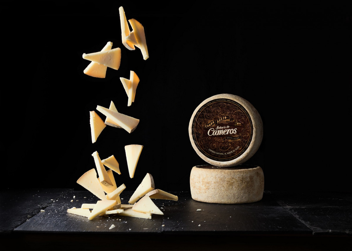 ORO WORLD CHEESE AWARDS Queso de Cabra Au00f1ejo Seu00f1oru00edo de Cameros Firma foto Queso los Cameros