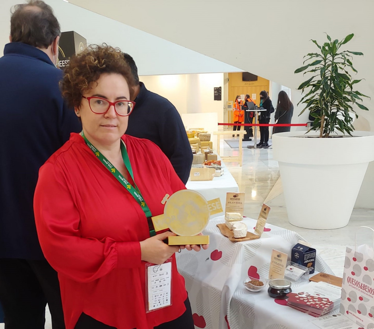Silvia Pelu00e1ez, propietaria de la queseru00eda Quesos y Besos de Guarromu00e1n en Jau00e9n. Se alzu00f3 con el premio mayor. El mejor queso del Mundo