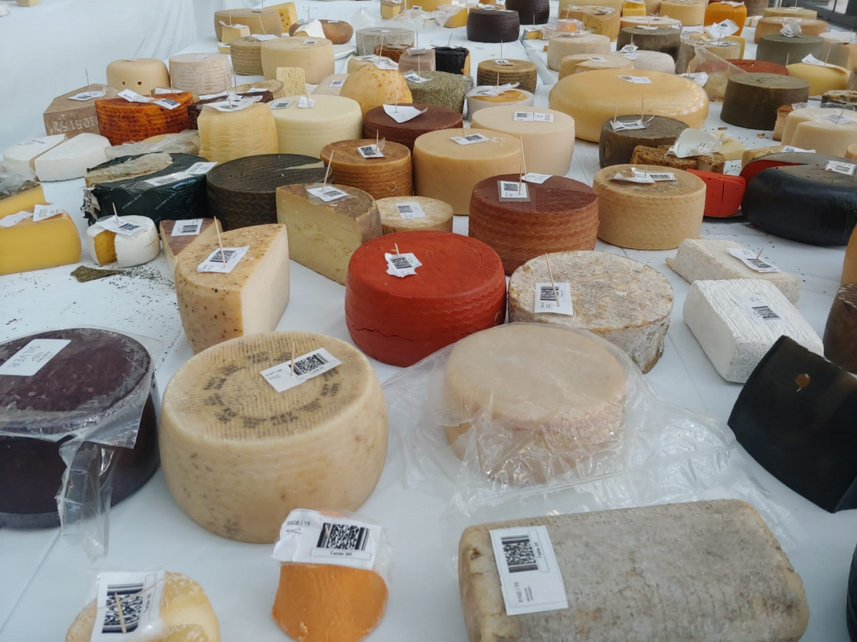Cuatro mil quesos de 45 paises se exibiereon en esta edicciu00f3n del certamen asturiano