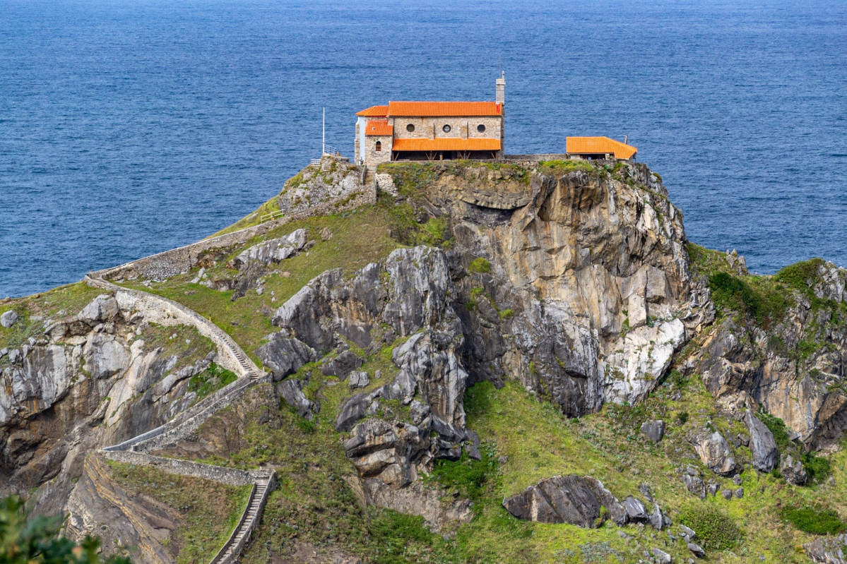 Bizkaia, San Juan de Gaztelugatxe, Espau00f1a david vives Mqn9zyrCeO4 unsplash