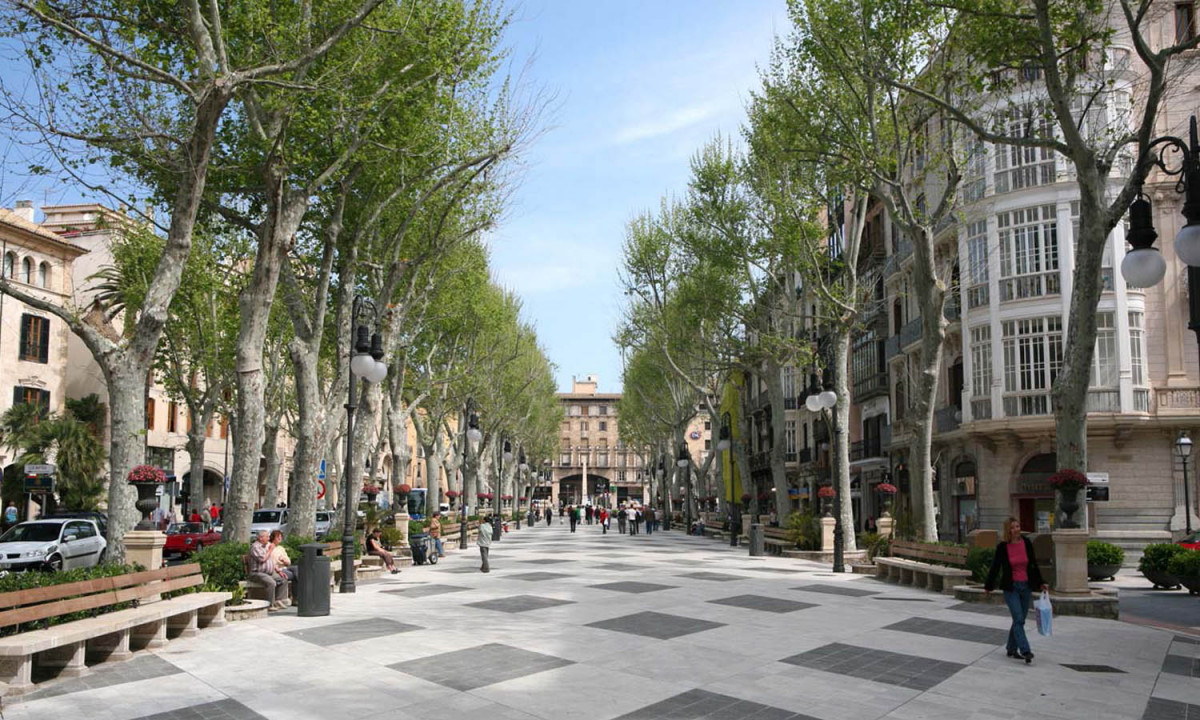 Palma de mallorca Paseo del Borne el que se ha convertido en el epicentro del shopping de lujo en Palma