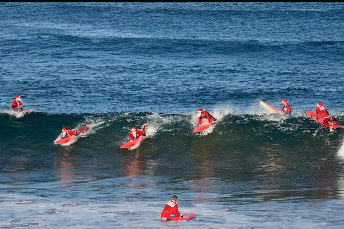 Papa Noel en la Playa de las Canteras Foto de Tony Hernu00e1ndez