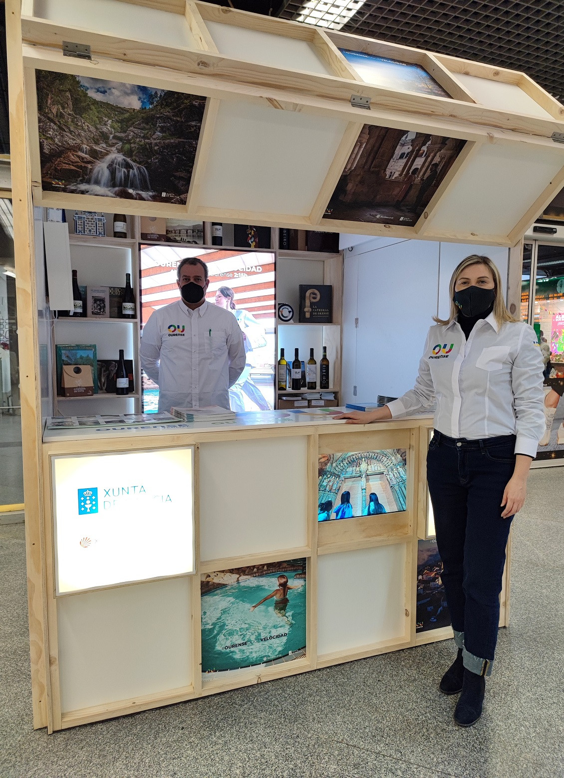 La gerente del Inorde en el stand informativo en la estaciu00f3n de Atocha