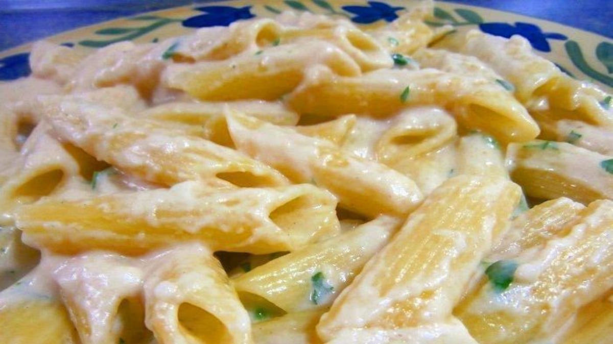 Macarrones con bechamel y queso