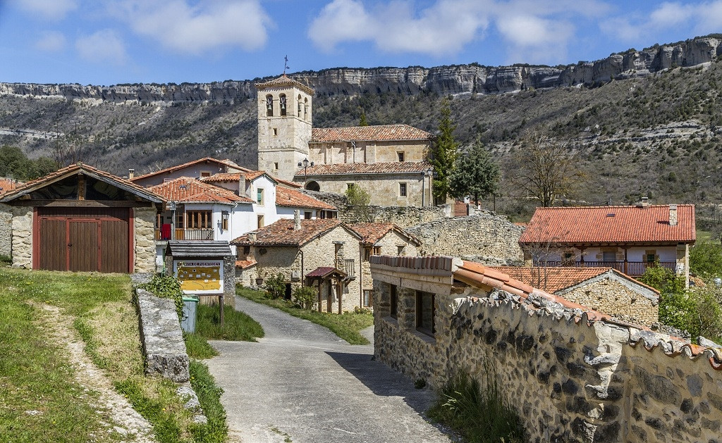 Iglesia de San Pelayo, en Puentedey, Burgos.