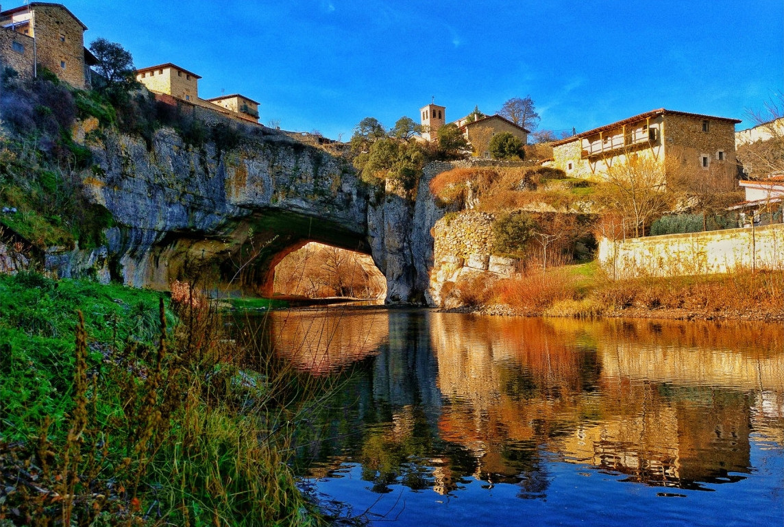 Puentedey. Puente natural sobre el ru00edo Nela, (Burgos)