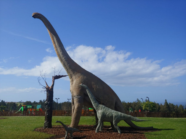 Dinosaurios, en el exterior de Museo