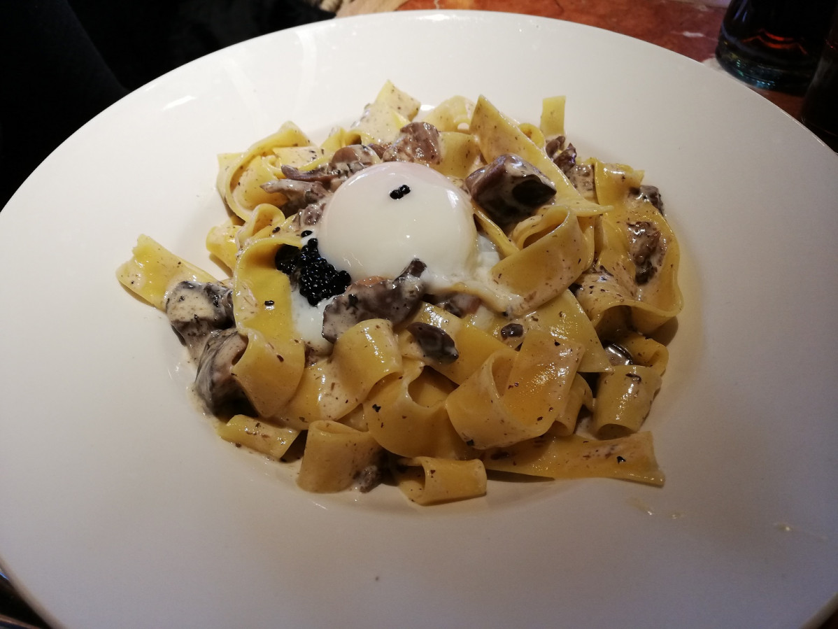 Papardelle de setas y trufas con huevo pochu00e9  Oven Mozzarella