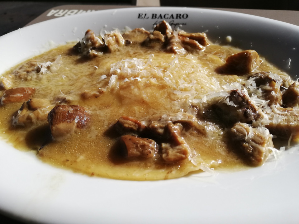 Raviolo con huevo poché y setas  El Bacaro de Fabio