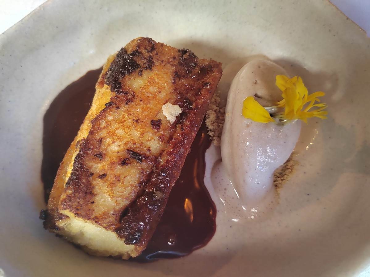 Pan perdido de elote, helado avellanas y chocolate azteca La Unica