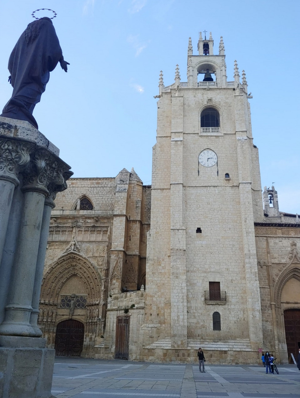 Catedral de San Antolín de traza gótica
