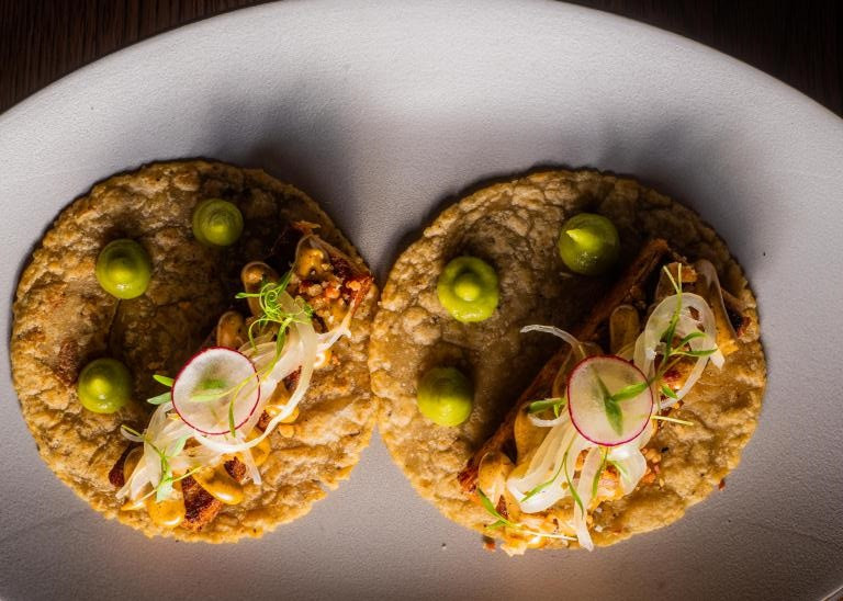 Tacos de cochinillo crujiente