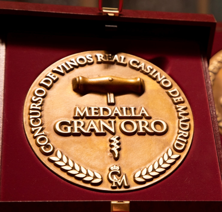 2. Las medallas entregadas a las bodegas de los vinos ganadores fueron elaboradas ex profeso, son de bronce y cada una pesa dos kilos y medio