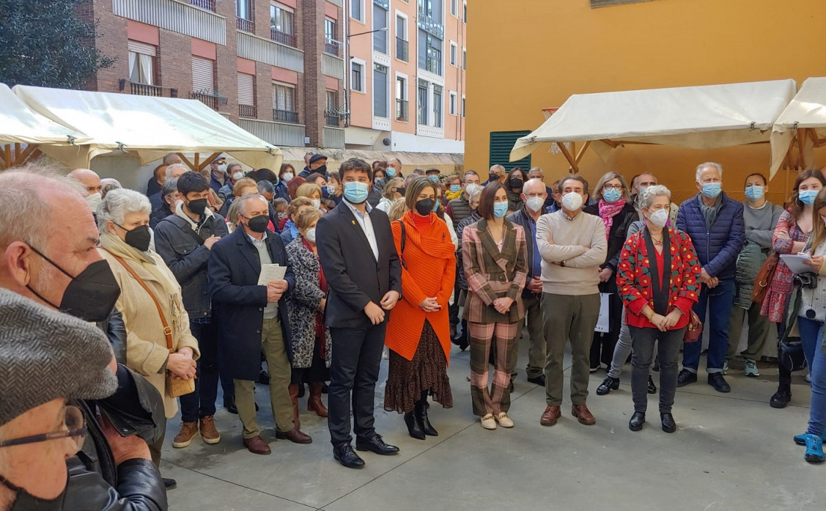 Autoridades de Valdes y de la Diputacion de Pontevedra, durante la inauguracion de la muestra floral