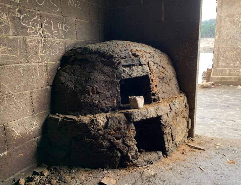 Aceredo, horno de barro en perfecto estado de conservación, despues de permanecer 30 años bajo las aguas