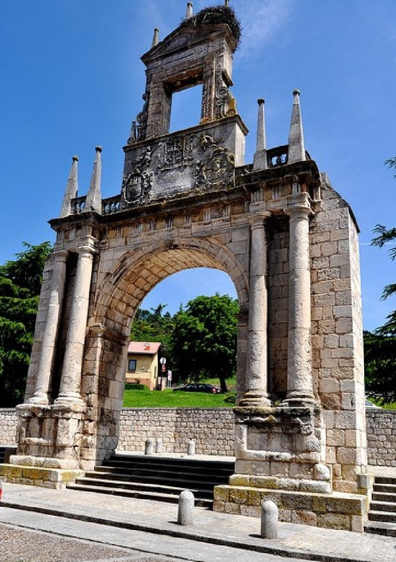 Arco de Fernu00e1n Gonzu00e1lez