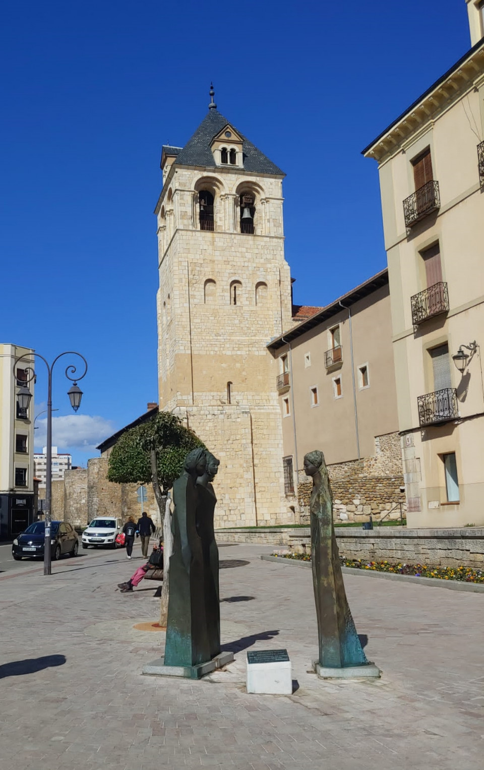 Torre romanica, de San Isidoro, Leon