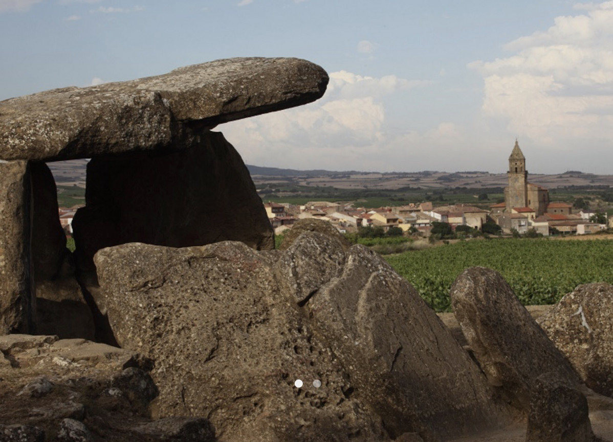 Elvillar, Dolmen la Chabola de la hechicera