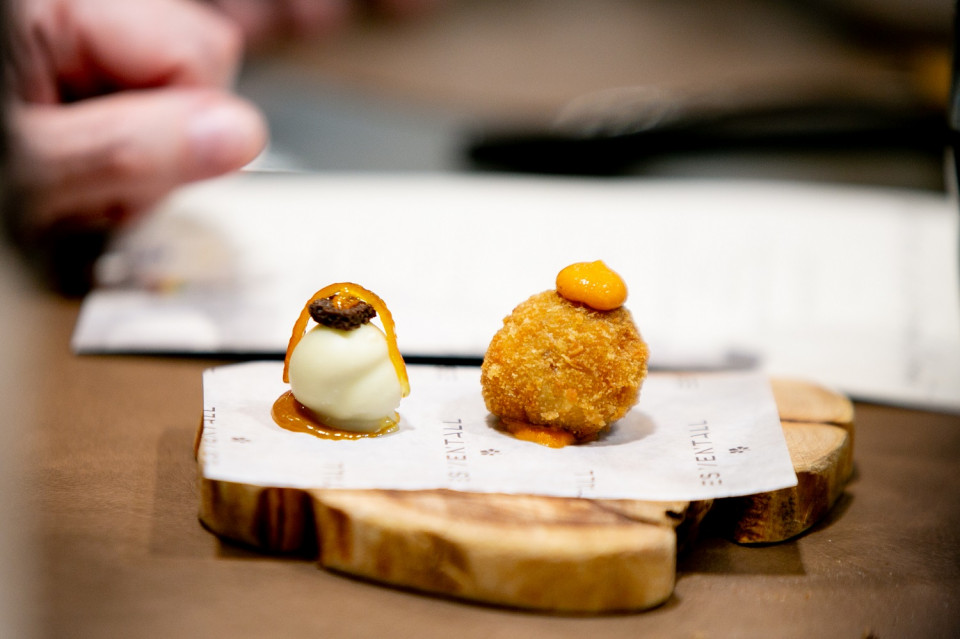 Croqueta de sofrit payés y bombón de foie  César Cid