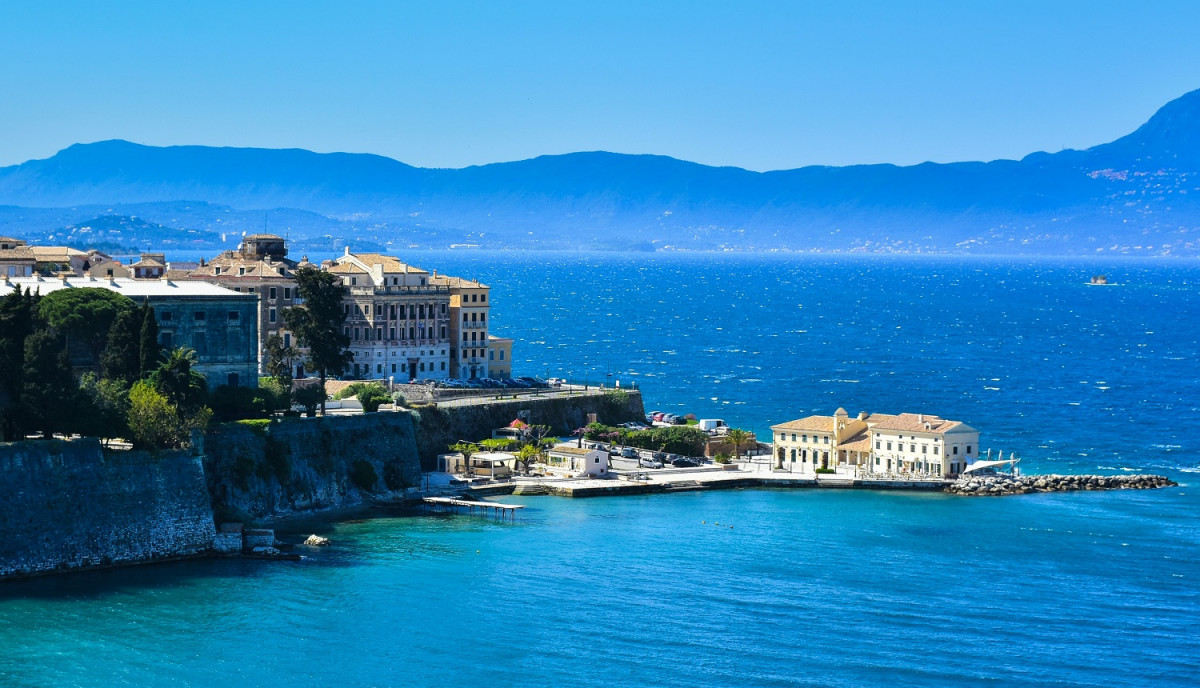 Vista panoru00e1mica de la ciudad de Corfu00fa desde la antigua fortaleza veneciana de la ciudadela hasta la ciudad nueva   calin stan  unsplash