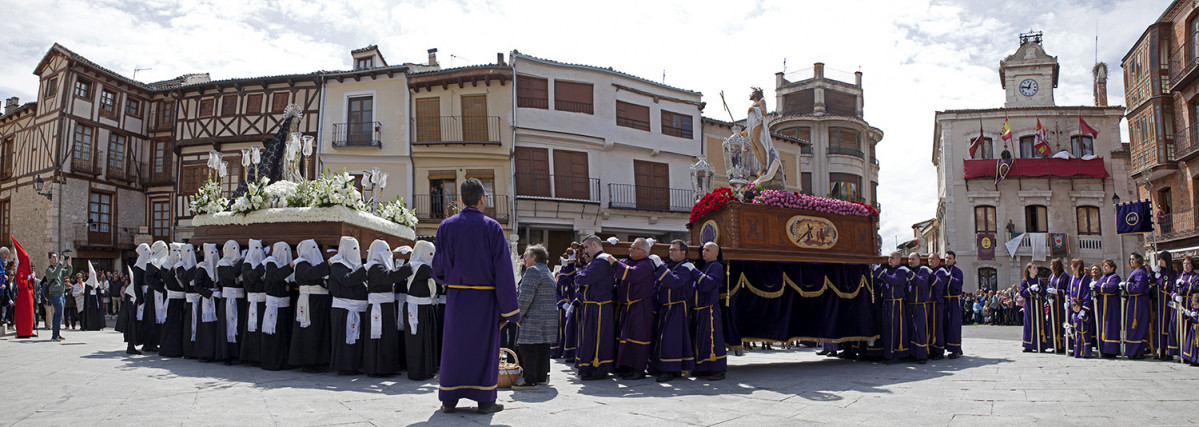 Semana Santa de Cuellar12 Domingo de Resureccion Encuentro en la Plaza Mayor