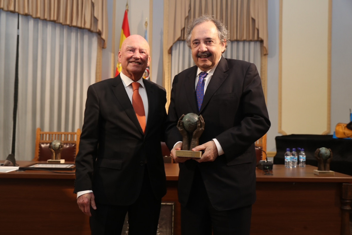 Presidente de  de Grupo de Delvesa y Foro Matritense de la Gran Vu00eda. Anando Veiga  y el Embajador de la Argentina . Ricardo Alfonsin!