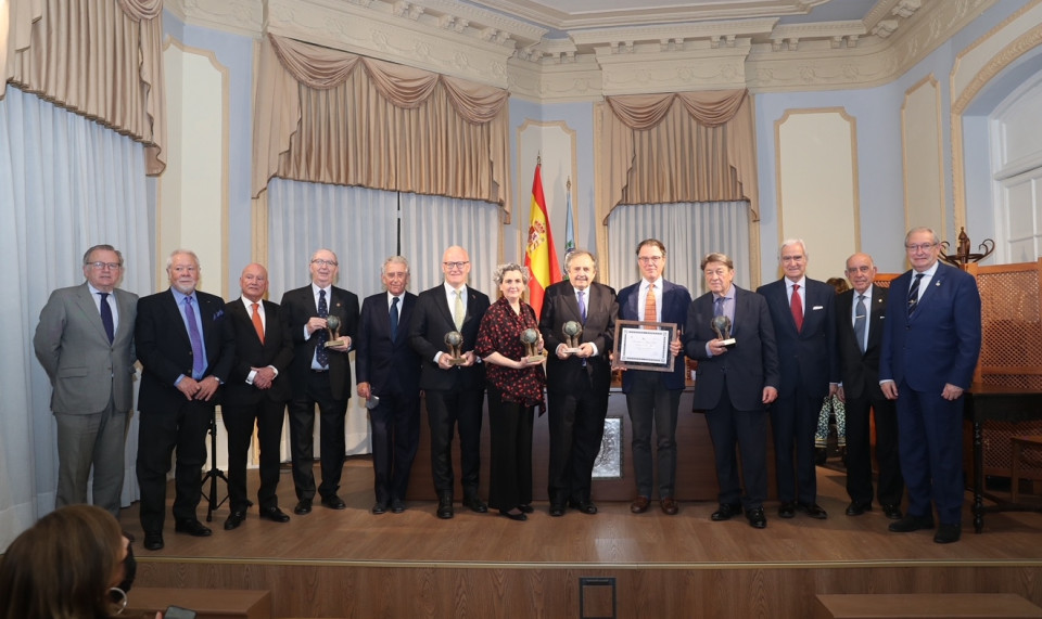 Foto de Familia, premiados y asistentes ala aco
