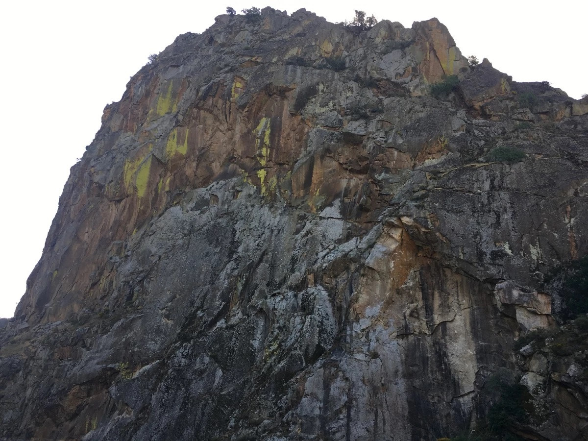 Paredes verticales con liquenes caracteristicos, de Los Arribes del Duero (foto; Antu00f3n Alonso)