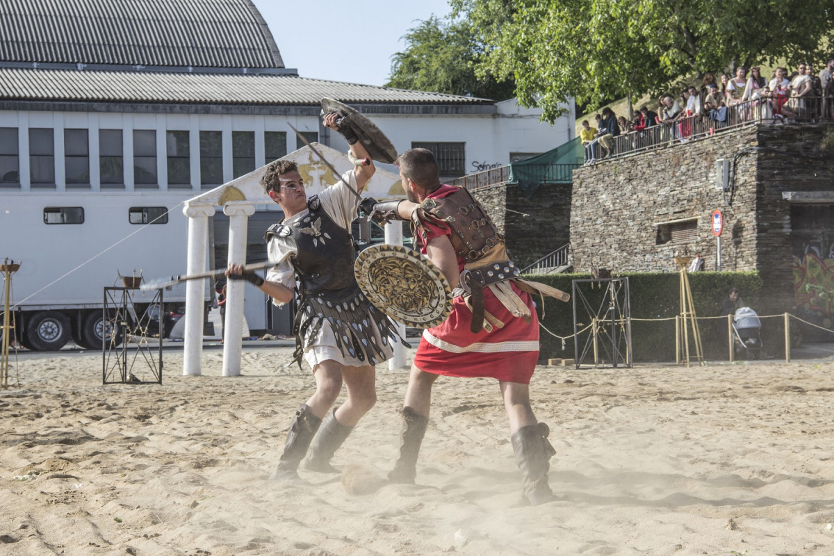 Recreacion de combate romano cuerpo a cuerpo