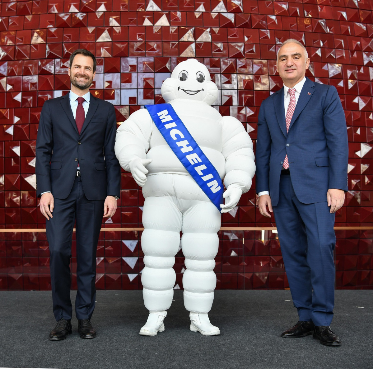 MICHELIN Rehberleri Uluslararasu0131 Direktu00f6ru00fc Gwendal Poullennec TC Ku00fcltu00fcr Turizm Bakanu0131 Mehmet Nuri Ersoy (2)