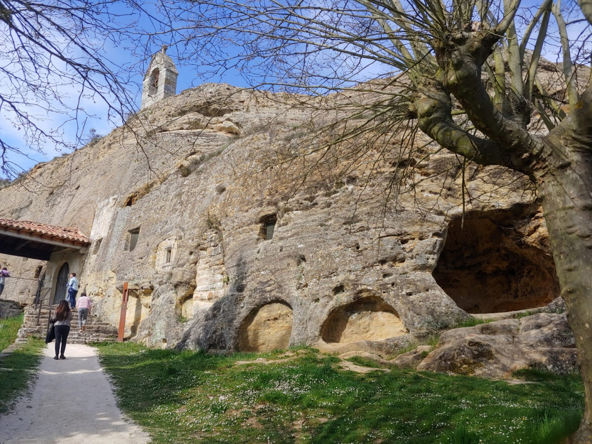 Iglesia rupestre de San Justo y San Pastor en Oleros de Pisuerga