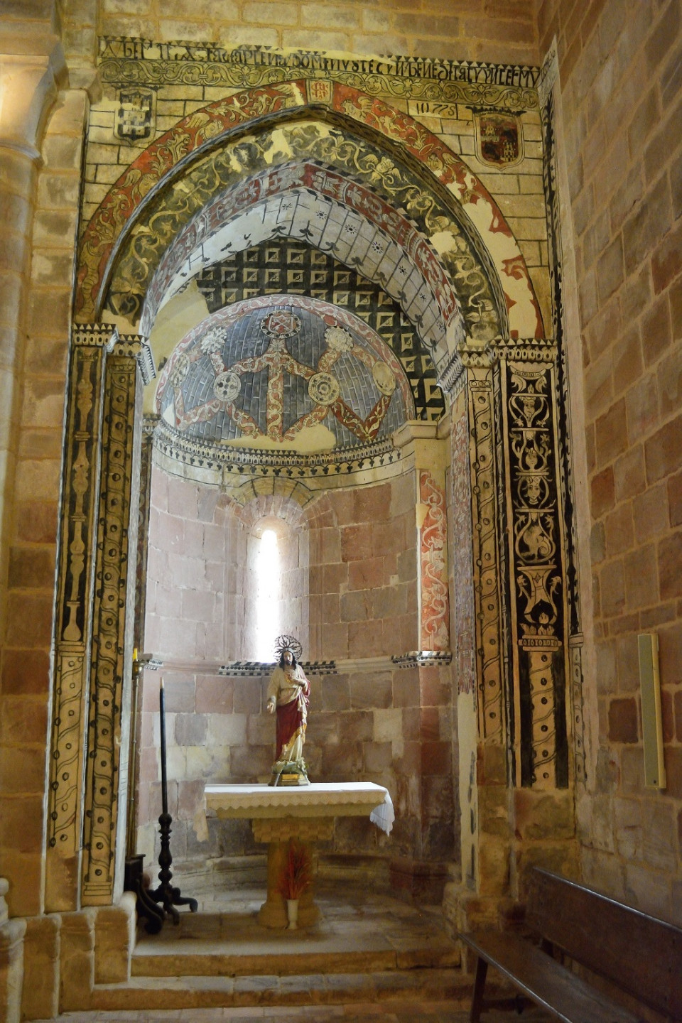 Interior de Santa María de Mave, romantico palentino