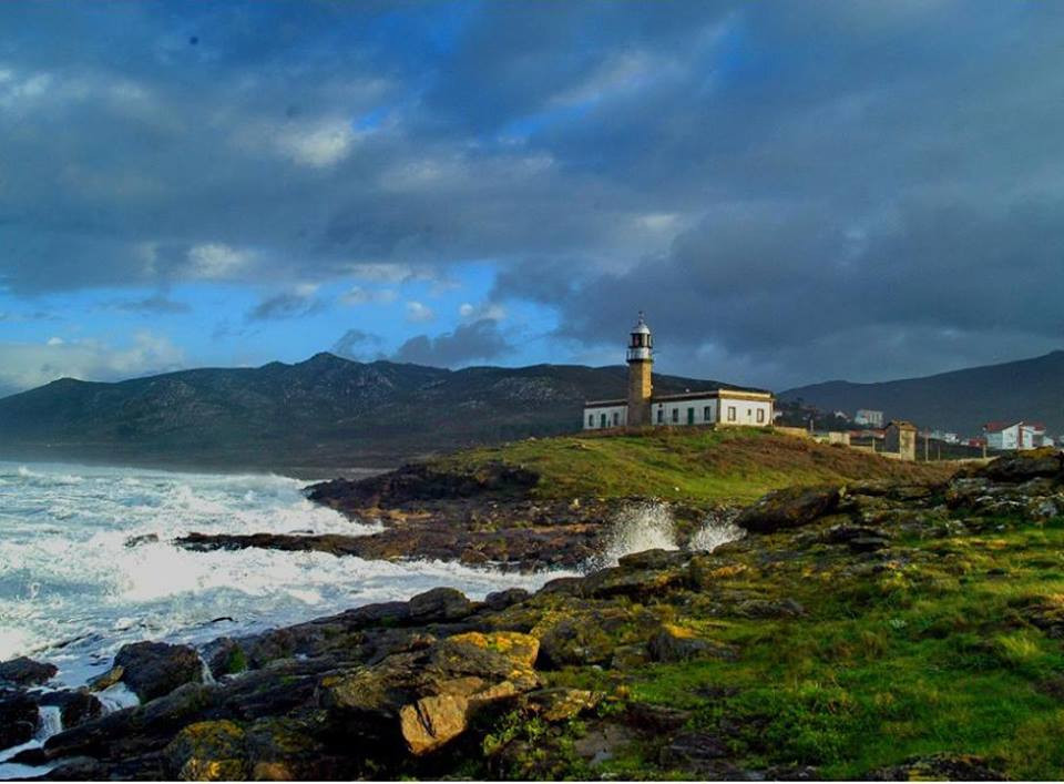 Faro de Lariño y su playa