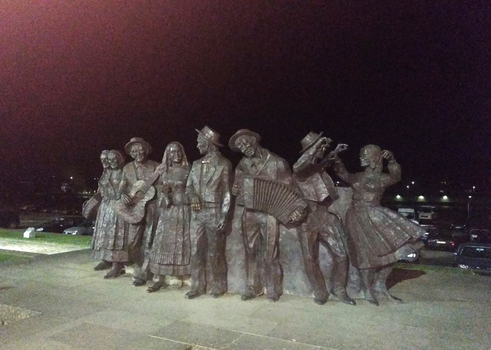 Ponte de Lima, Conjunto escultorico, homenaje a los Ranchos Folkloricos