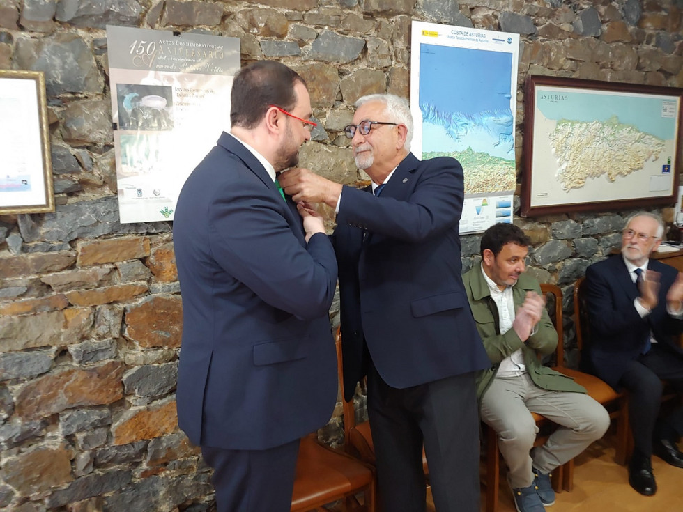 Imposición medalla de oro