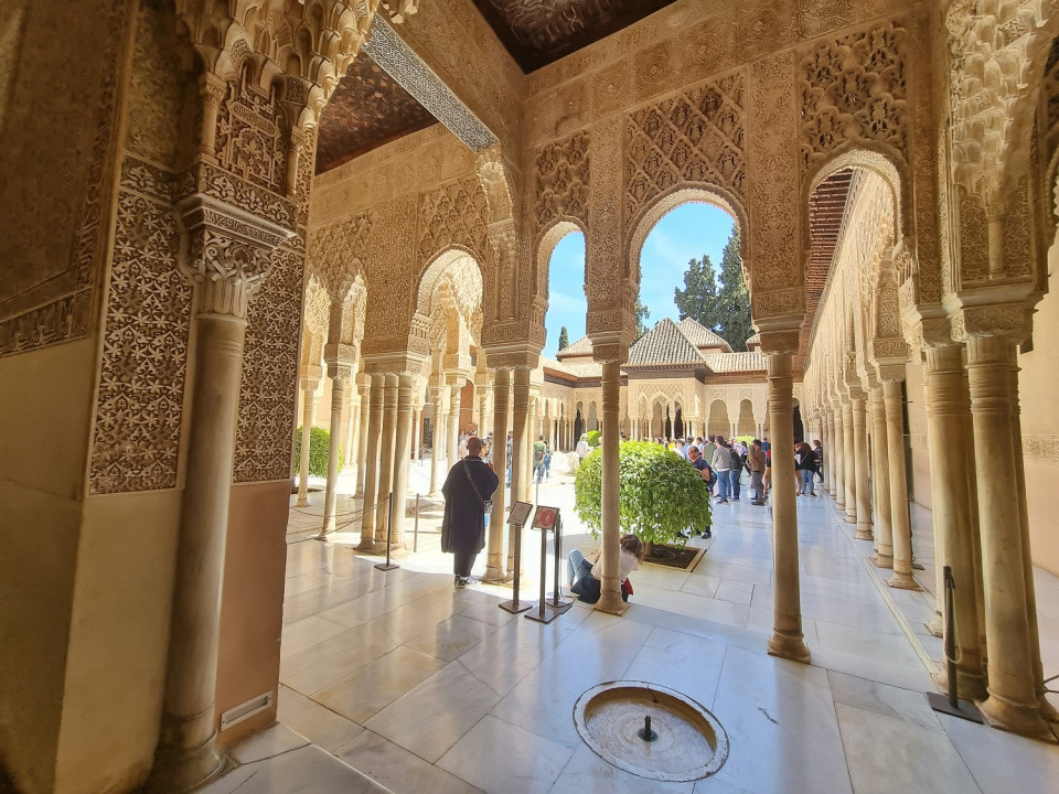 Granada, ACCESO AL PATIO DE LOS LEONES