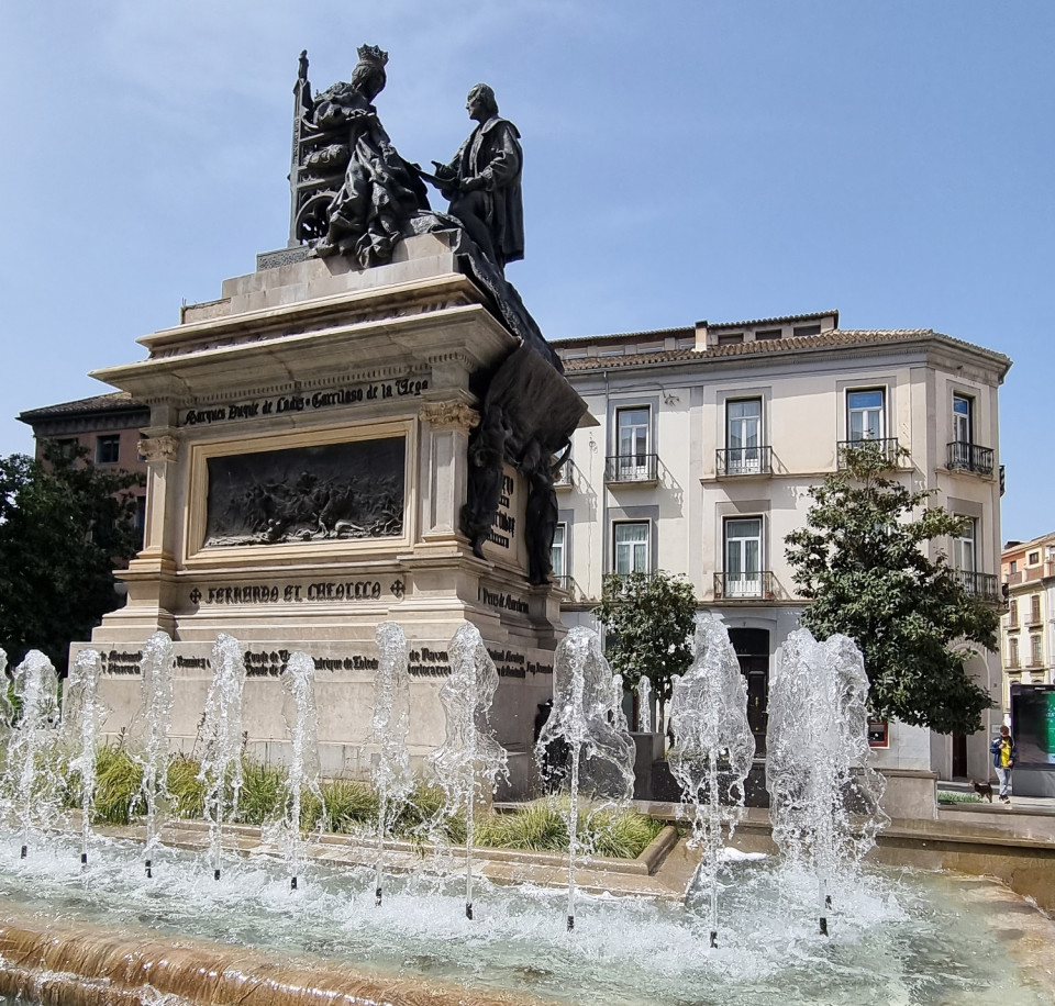 Granada, PLAZA DE ISABEL LA CATOLICA