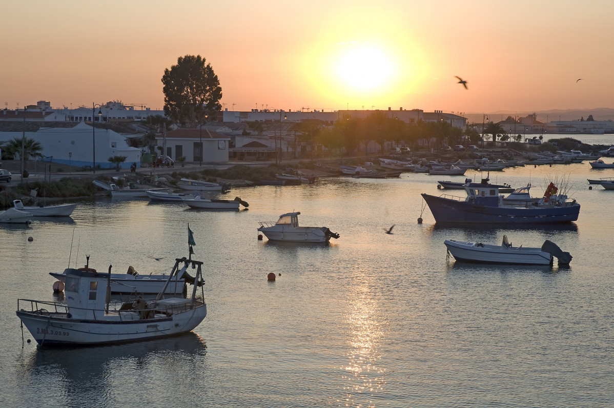 Barriada de Canela y estero con barcas. Ayamonte (Huelva). (3)