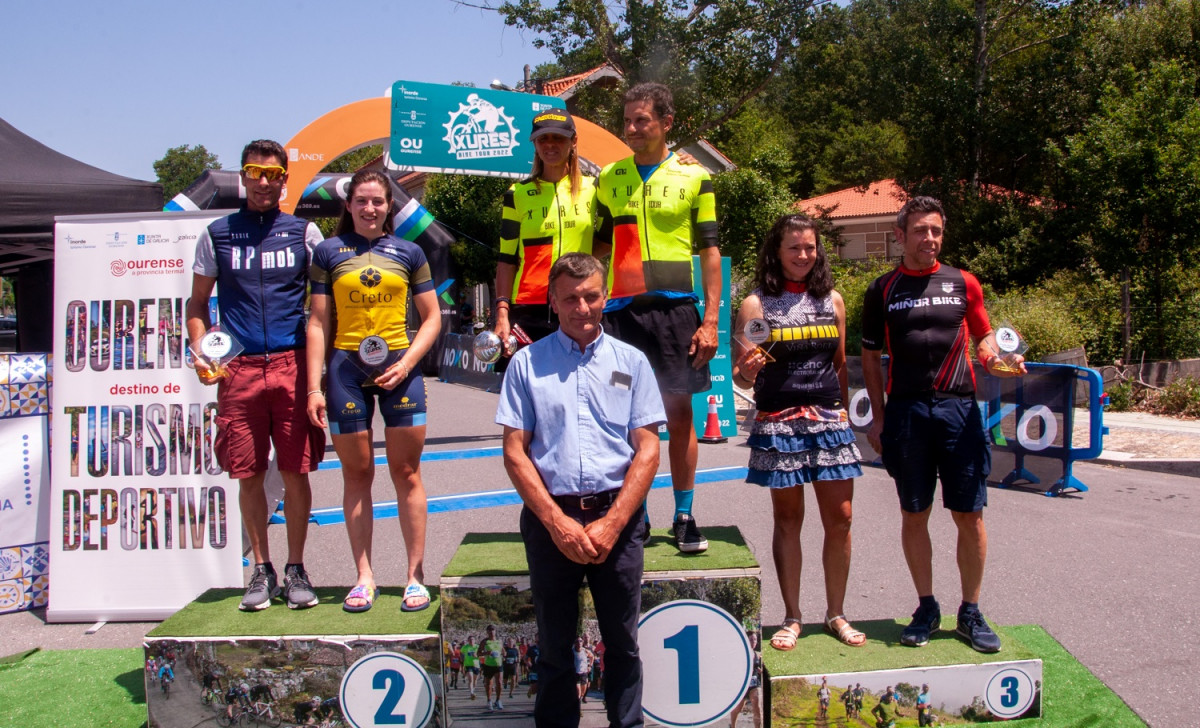 Podio final da II Xuru00e9s Bike Tour na modalidade por parellas