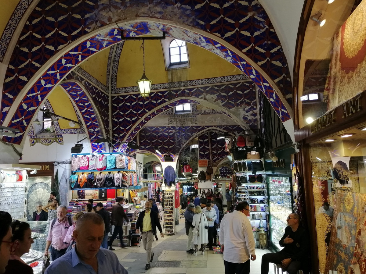 Interior del Gran Bazar, situado en el centro de la ciudad vieja y considerado como uno de los mu00e1s grandes del mundo.