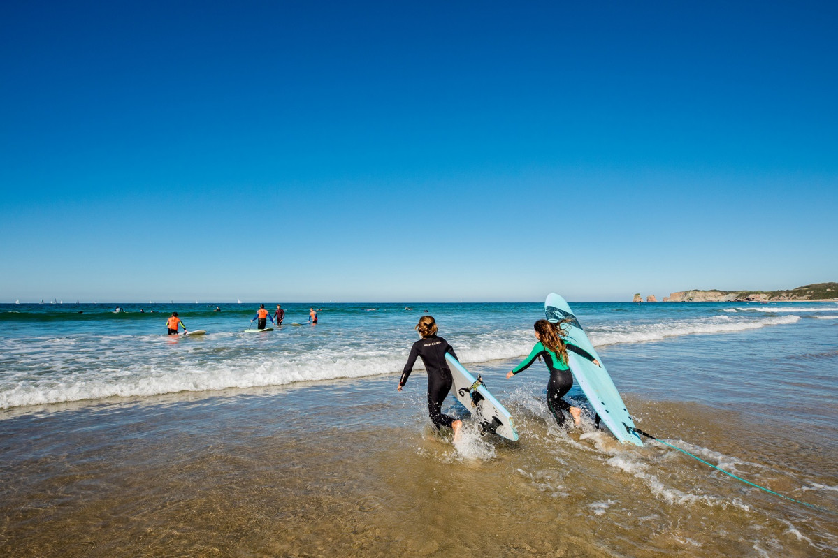 Surf en la playa de Hendaya